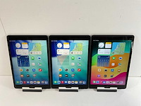 Apple ipad 8th gen - wi-fi - 32 gb - space gray (3x) - afbeelding 1 van  9