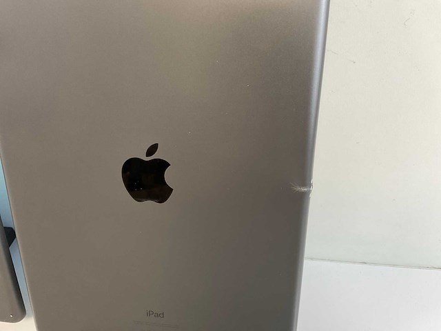 Apple ipad 8th gen - wi-fi - 32 gb - space gray (3x) - afbeelding 2 van  10