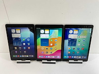 Apple ipad 8th gen - wi-fi - 32 gb - space gray (3x) - afbeelding 1 van  9