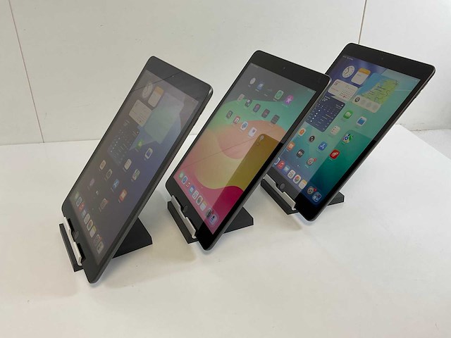 Apple ipad 8th gen - wi-fi - 32 gb - space gray (3x) - afbeelding 5 van  9