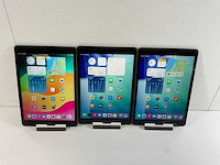 Apple ipad 8th gen - wi-fi - 32 gb - space gray (3x) - afbeelding 1 van  7
