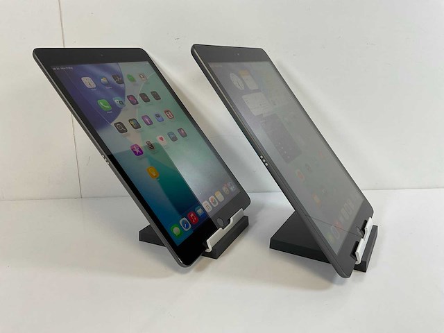 Apple ipad 8th gen - wi-fi + cellular - 32 gb - space gray (2x) - afbeelding 3 van  7