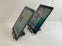 Apple ipad 8th gen - wi-fi + cellular - 32 gb - space gray (2x) - afbeelding 4 van  7