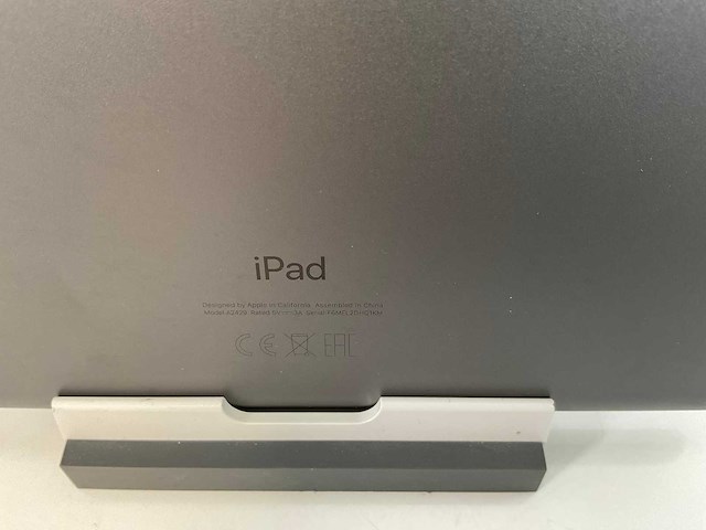 Apple ipad 8th gen - wi-fi + cellular - 32 gb - space gray (2x) - afbeelding 6 van  7