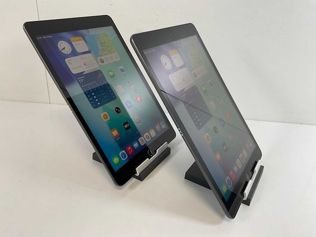 Apple ipad 8th gen - wi-fi + cellular - 32 gb - space gray (2x) - afbeelding 2 van  5
