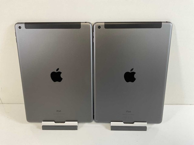 Apple ipad 8th gen - wi-fi + cellular - 32 gb - space gray (2x) - afbeelding 3 van  5