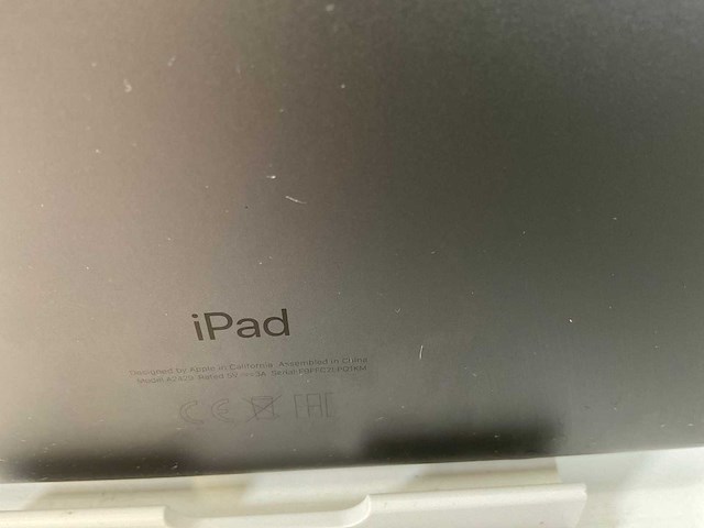 Apple ipad 8th gen - wi-fi + cellular - 32 gb - space gray (2x) - afbeelding 6 van  7
