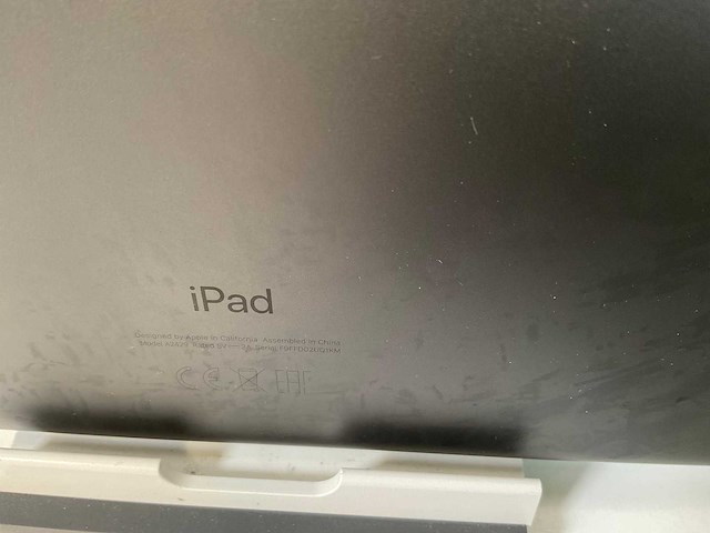 Apple ipad 8th gen - wi-fi + cellular - 32 gb - space gray (2x) - afbeelding 7 van  7
