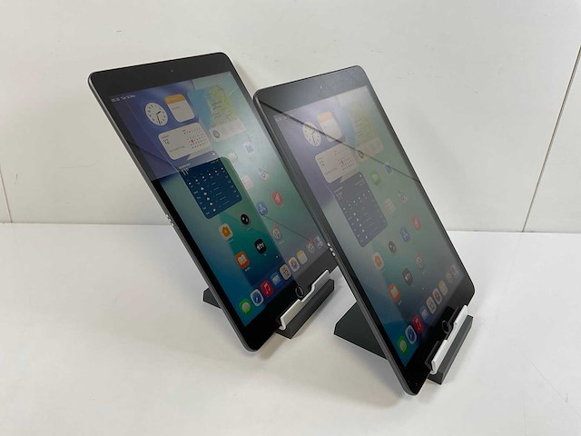 Apple ipad 8th gen - wi-fi + cellular - 32 gb - space gray (2x) - afbeelding 3 van  7