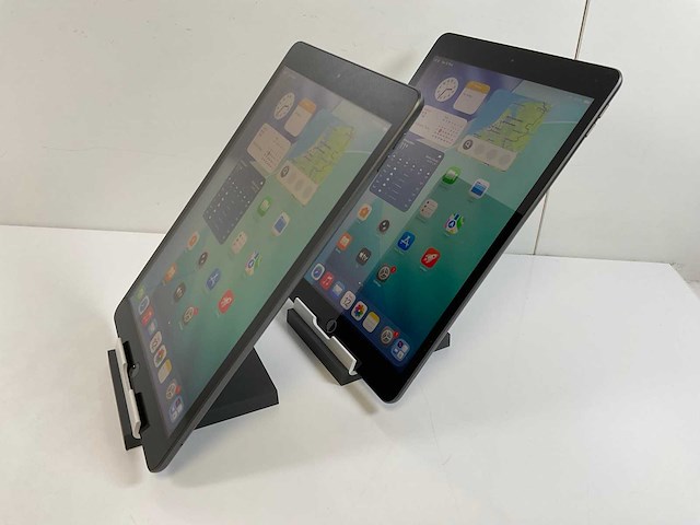 Apple ipad 8th gen - wi-fi + cellular - 32 gb - space gray (2x) - afbeelding 4 van  7