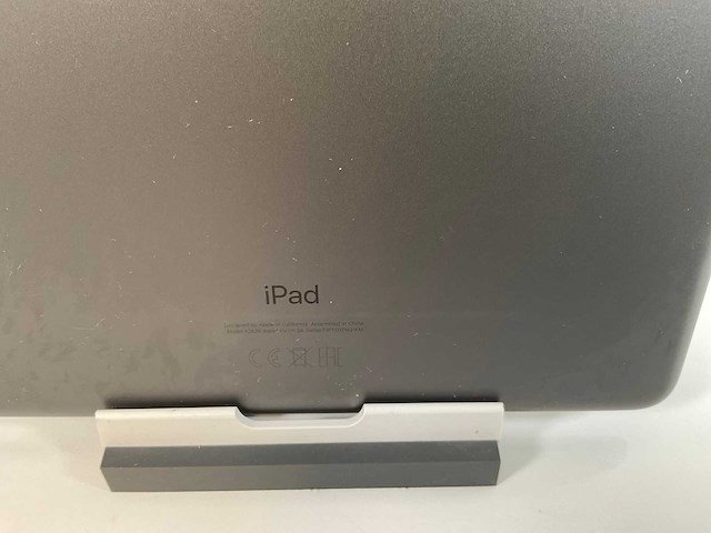 Apple ipad 8th gen - wi-fi + cellular - 32 gb - space gray (2x) - afbeelding 6 van  7