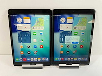 Apple ipad 8th gen - wi-fi + cellular - 32 gb - space gray (2x) - afbeelding 1 van  5