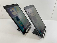 Apple ipad 8th gen - wi-fi + cellular - 32 gb - space gray (2x) - afbeelding 2 van  5