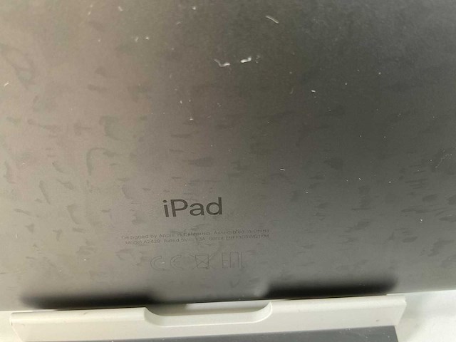 Apple ipad 8th gen - wi-fi + cellular - 32 gb - space gray (2x) - afbeelding 4 van  5
