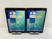 Apple ipad 8th gen - wi-fi + cellular - 32 gb - space gray (2x) - afbeelding 1 van  7