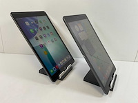 Apple ipad 8th gen - wi-fi + cellular - 32 gb - space gray (2x) - afbeelding 3 van  7
