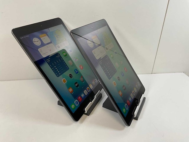 Apple ipad 8th gen - wi-fi + cellular - 32 gb - space gray (2x) - afbeelding 3 van  7