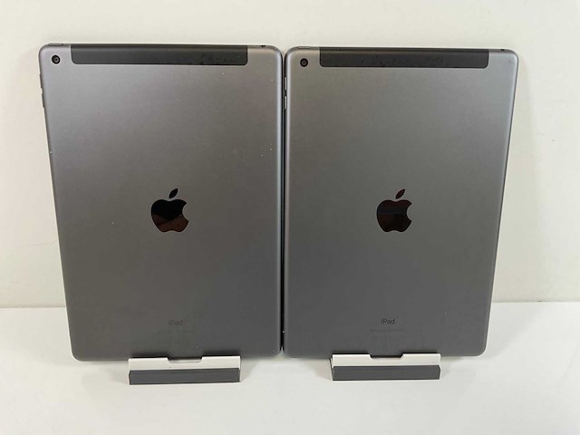 Apple ipad 8th gen - wi-fi + cellular - 32 gb - space gray (2x) - afbeelding 5 van  7