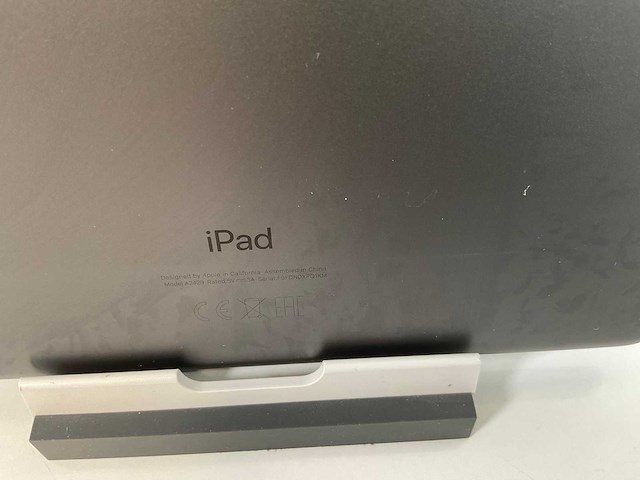 Apple ipad 8th gen - wi-fi + cellular - 32 gb - space gray (2x) - afbeelding 6 van  7