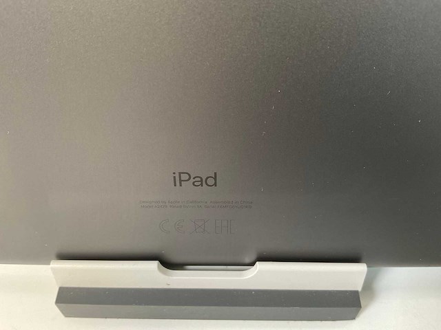 Apple ipad 8th gen - wi-fi + cellular - 32 gb / 128 gb - space gray (2x) - afbeelding 4 van  4