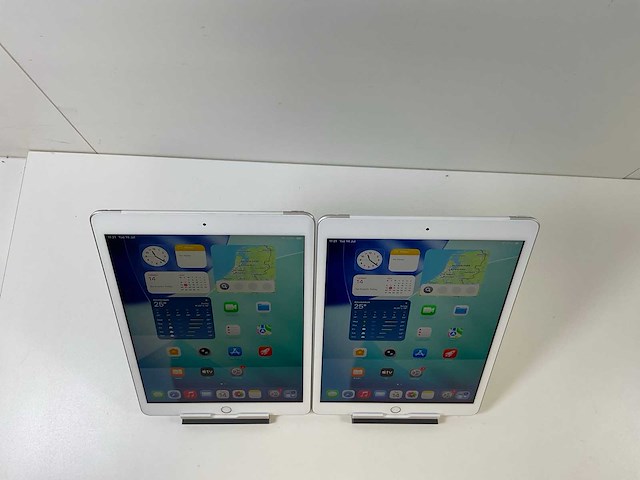 Apple ipad 8th gen - wifi + cellular - 32 gb - silver (2x) - afbeelding 2 van  7