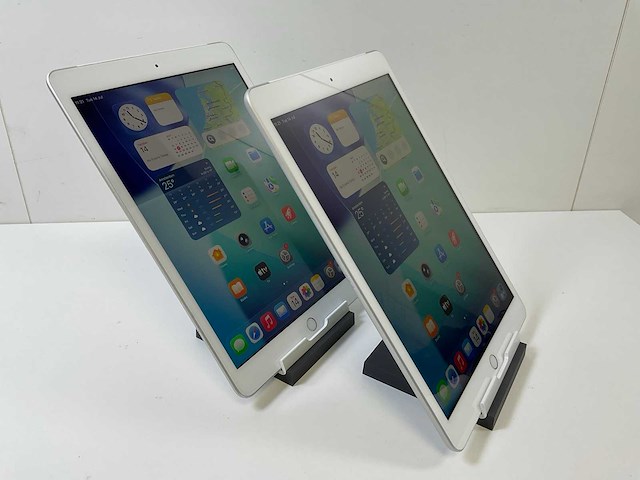 Apple ipad 8th gen - wifi + cellular - 32 gb - silver (2x) - afbeelding 3 van  7