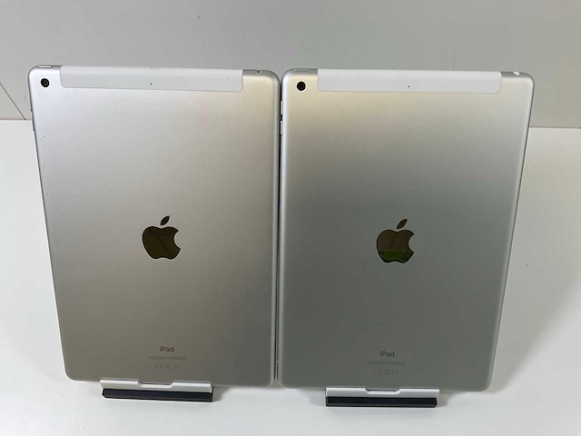 Apple ipad 8th gen - wifi + cellular - 32 gb - silver (2x) - afbeelding 5 van  7