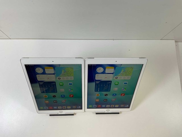 Apple ipad 8th gen - wifi + cellular - 32 gb - silver (2x) - afbeelding 2 van  7