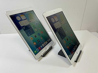 Apple ipad 8th gen - wifi + cellular - 32 gb - silver (2x) - afbeelding 3 van  7