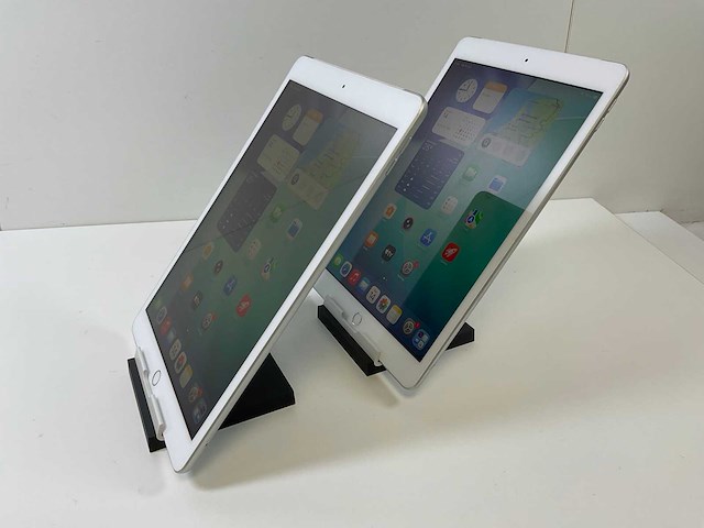 Apple ipad 8th gen - wifi + cellular - 32 gb - silver (2x) - afbeelding 4 van  7