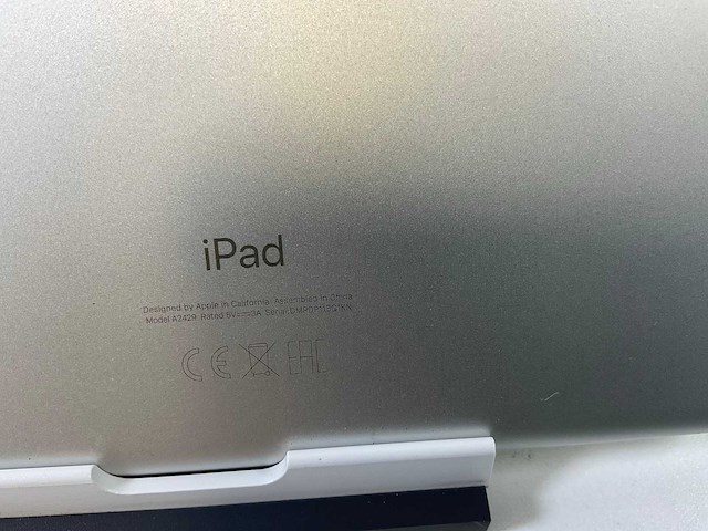 Apple ipad 8th gen - wifi + cellular - 32 gb - silver (2x) - afbeelding 6 van  7