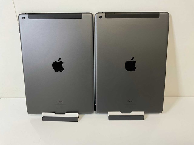 Apple ipad 8th gen - wifi + cellular - 32 gb - space gray (2x) - afbeelding 5 van  7