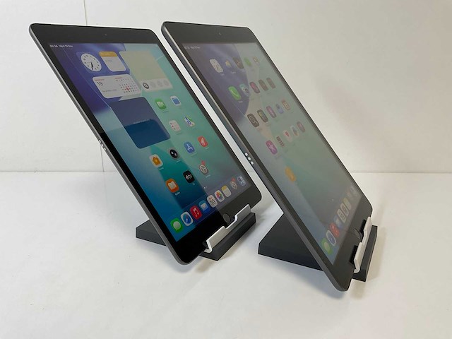 Apple ipad 8th gen - wifi + cellular - 32 gb - space gray (2x) - afbeelding 3 van  7