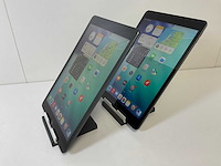 Apple ipad 8th gen - wifi + cellular - 32 gb - space gray (2x) - afbeelding 4 van  7