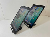 Apple ipad 8th gen - wifi + cellular - 32 gb - space gray (2x) - afbeelding 4 van  7