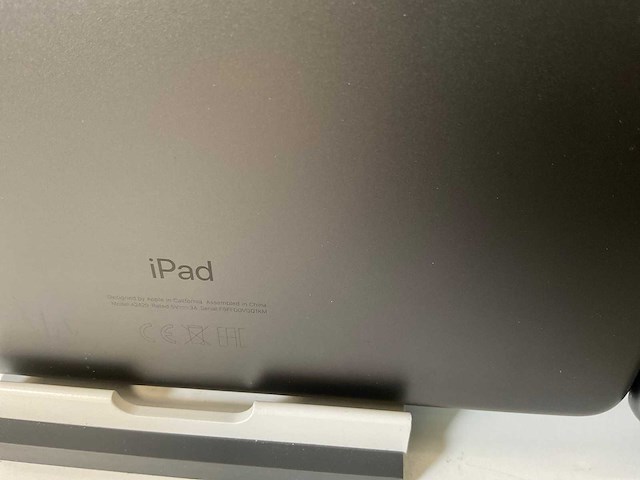 Apple ipad 8th gen - wifi + cellular - 32 gb - space gray (2x) - afbeelding 7 van  7