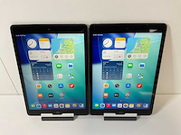 Apple ipad 8th gen - wifi + cellular - 32 gb - space gray (2x) - afbeelding 1 van  7