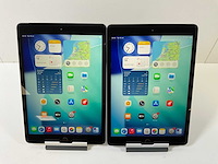 Apple ipad 8th gen - wifi + cellular - 32 gb - space gray (2x) - afbeelding 1 van  7