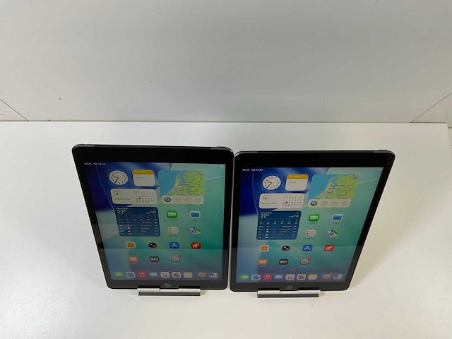 Apple ipad 8th gen - wifi + cellular - 32 gb - space gray (2x) - afbeelding 2 van  7