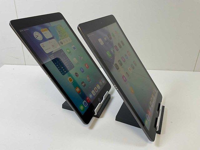 Apple ipad 8th gen - wifi + cellular - 32 gb - space gray (2x) - afbeelding 3 van  7