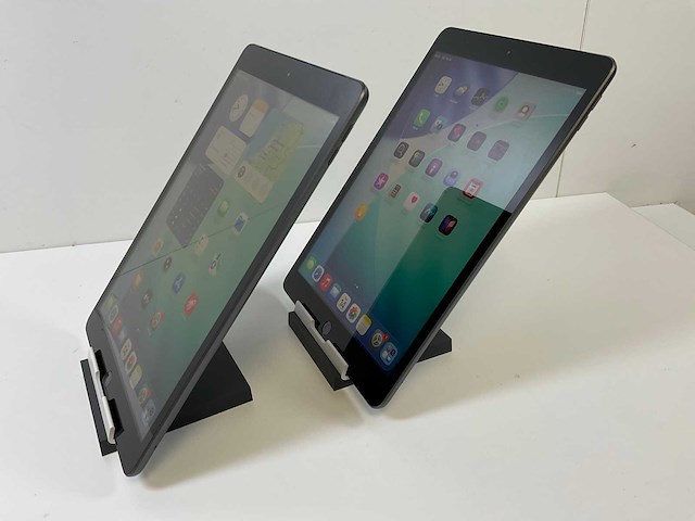 Apple ipad 8th gen - wifi + cellular - 32 gb - space gray (2x) - afbeelding 4 van  7