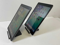 Apple ipad 8th gen - wifi + cellular - 32 gb - space gray (2x) - afbeelding 4 van  7