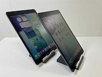 Apple ipad 8th gen - wifi + cellular - 32 gb - space gray (2x) - afbeelding 3 van  7
