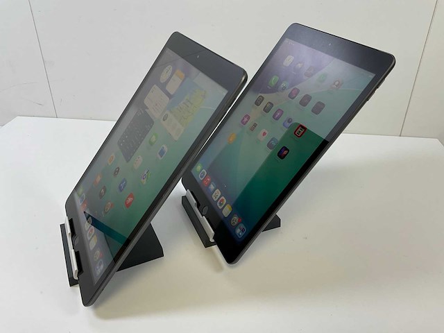 Apple ipad 8th gen - wifi + cellular - 32 gb - space gray (2x) - afbeelding 4 van  7