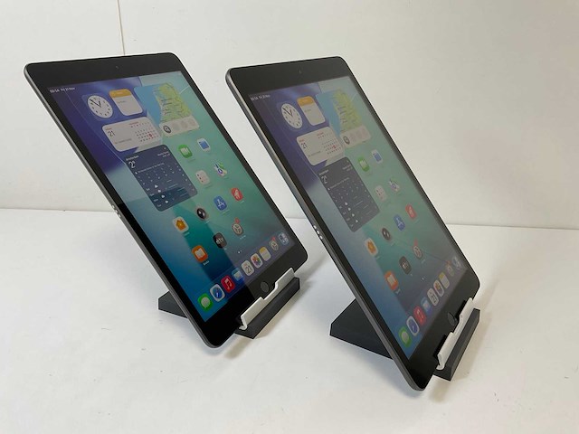 Apple ipad 8th gen - wifi + cellular - 32 gb / 128 gb - space gray (2x) - afbeelding 3 van  7