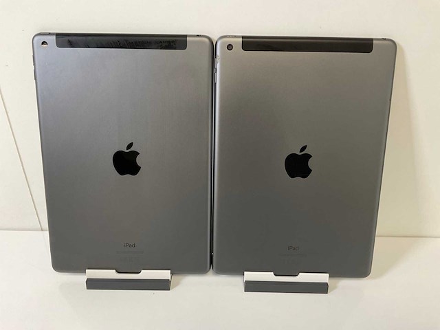 Apple ipad 8th gen - wifi + cellular - 32 gb / 128 gb - space gray (2x) - afbeelding 5 van  7