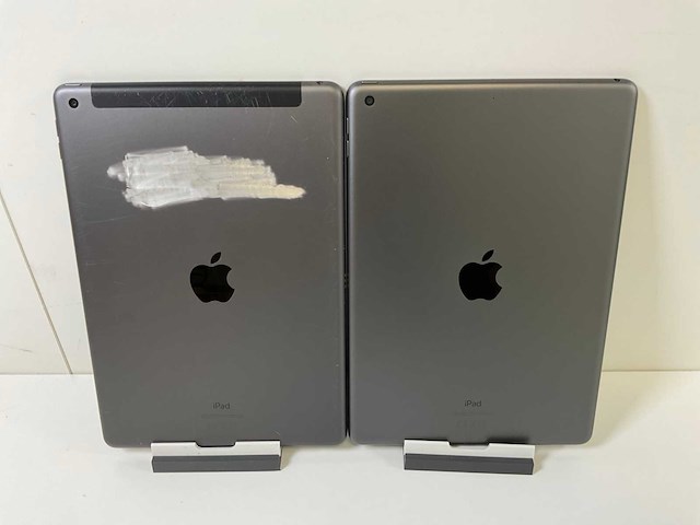 Apple ipad 8th gen - wifi + cellular - 32 gb / 128 gb - space gray (2x) - afbeelding 4 van  6