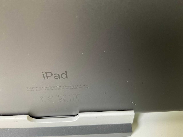 Apple ipad 8th gen - wifi + cellular - 32 gb / 128 gb - space gray (2x) - afbeelding 5 van  6