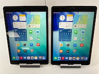 Apple ipad 8th gen 10.2” - wifi + cellular - 32 gb - space gray (2x) - afbeelding 1 van  5
