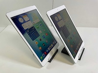 Apple ipad 8th gen 10.2” - wifi only - 128 gb - silver (2x) - afbeelding 2 van  4